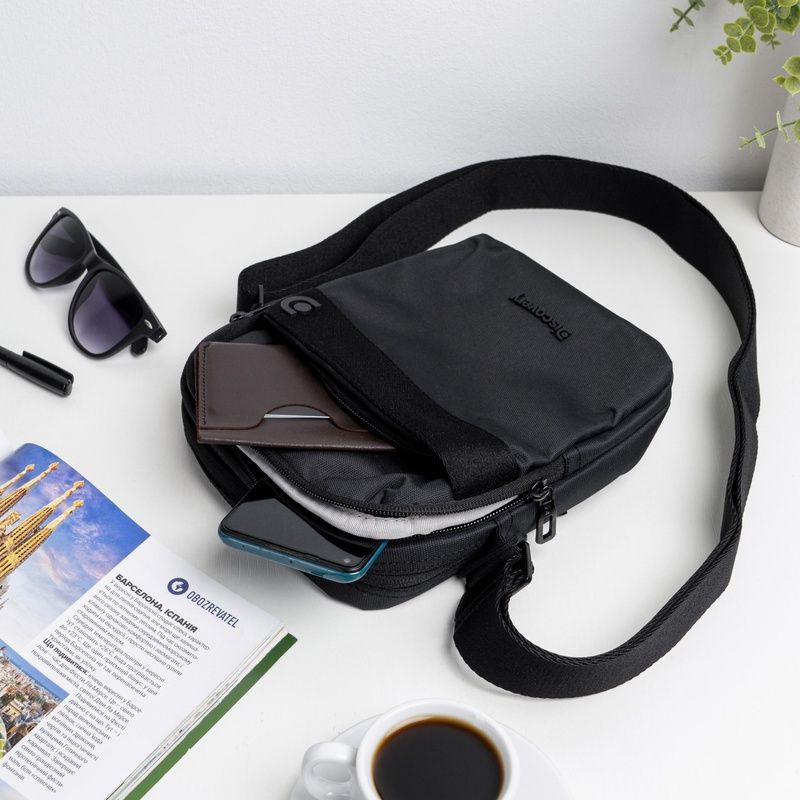 Small Utility Shoulder Bag 2L Discovery Downtown D00912-06